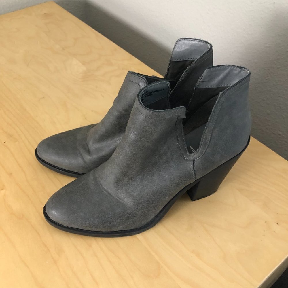 CURFEW Kaylee Heeled Booties Women's size 9 M Gray with Black 49495010